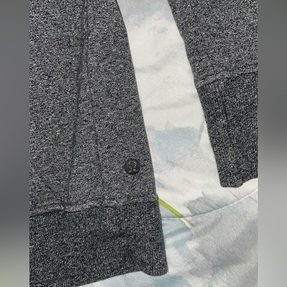 Lululemon crewneck - Picture 2 of 3